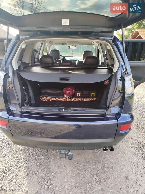 Внедорожник / Кроссовер Mitsubishi Outlander 2011 в Иршаве