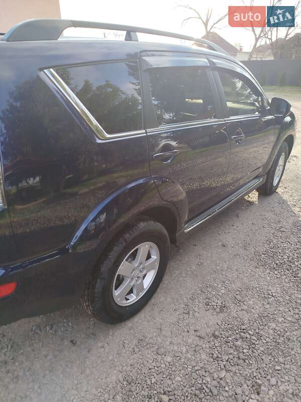 Внедорожник / Кроссовер Mitsubishi Outlander 2011 в Иршаве