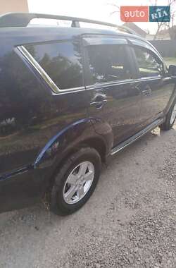 Внедорожник / Кроссовер Mitsubishi Outlander 2011 в 