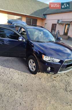 Внедорожник / Кроссовер Mitsubishi Outlander 2011 в Иршаве