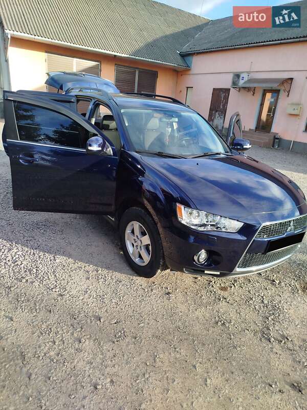 Mitsubishi Outlander 2011