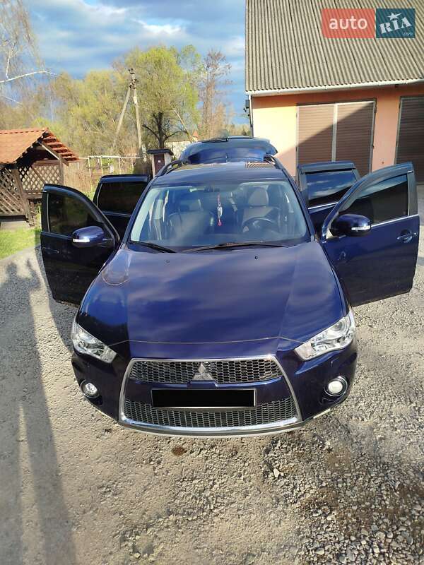 Внедорожник / Кроссовер Mitsubishi Outlander 2011 в Иршаве