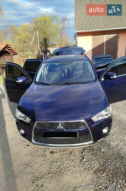 Внедорожник / Кроссовер Mitsubishi Outlander 2011 в 