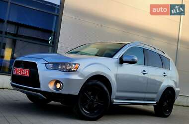 Позашляховик / Кросовер Mitsubishi Outlander 2011 в 