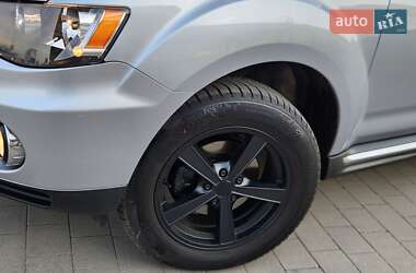 Позашляховик / Кросовер Mitsubishi Outlander 2011 в 