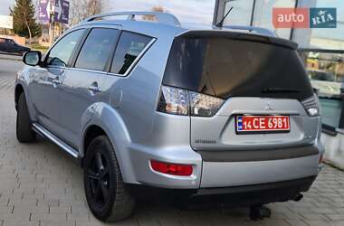 Позашляховик / Кросовер Mitsubishi Outlander 2011 в 