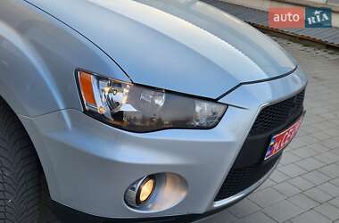 Позашляховик / Кросовер Mitsubishi Outlander 2011 в 