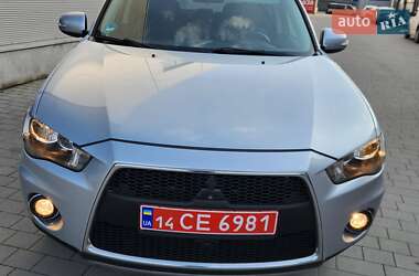 Позашляховик / Кросовер Mitsubishi Outlander 2011 в 