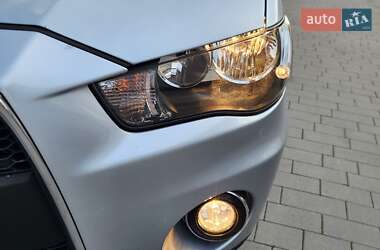 Позашляховик / Кросовер Mitsubishi Outlander 2011 в 
