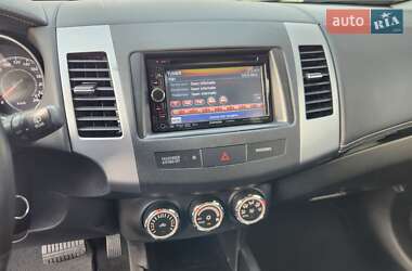Позашляховик / Кросовер Mitsubishi Outlander 2011 в 