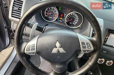 Позашляховик / Кросовер Mitsubishi Outlander 2011 в 