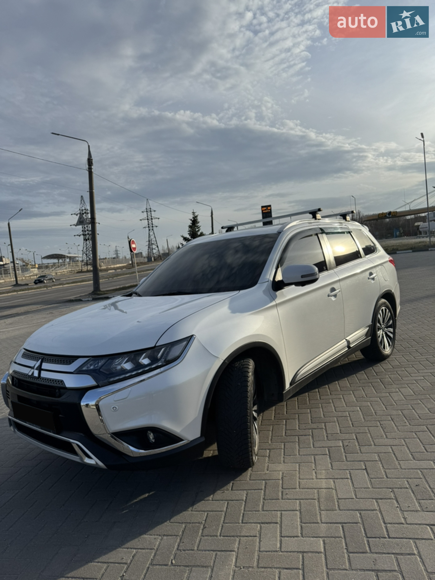 2020 Mitsubishi Outlander - мініатюра 2
