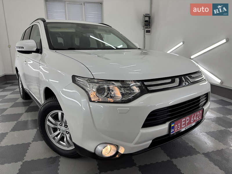 Позашляховик / Кросовер Mitsubishi Outlander 2014 в 
