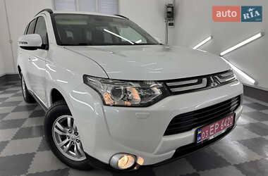 Позашляховик / Кросовер Mitsubishi Outlander 2014 в 