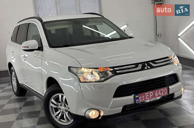 Позашляховик / Кросовер Mitsubishi Outlander 2014 в 