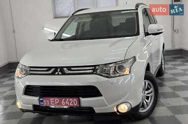 Позашляховик / Кросовер Mitsubishi Outlander 2014 в 