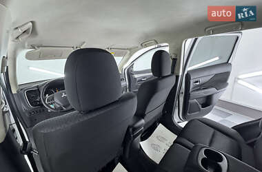 Позашляховик / Кросовер Mitsubishi Outlander 2014 в 