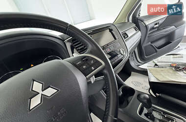 Позашляховик / Кросовер Mitsubishi Outlander 2014 в 