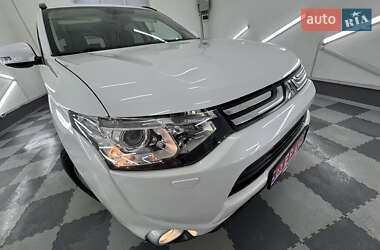 Позашляховик / Кросовер Mitsubishi Outlander 2014 в 