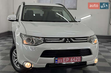 Позашляховик / Кросовер Mitsubishi Outlander 2014 в 