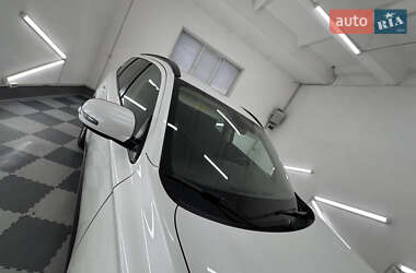 Позашляховик / Кросовер Mitsubishi Outlander 2014 в 