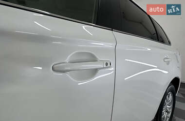 Позашляховик / Кросовер Mitsubishi Outlander 2014 в 