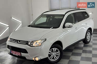 Позашляховик / Кросовер Mitsubishi Outlander 2014 в 