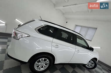 Позашляховик / Кросовер Mitsubishi Outlander 2014 в 