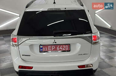 Позашляховик / Кросовер Mitsubishi Outlander 2014 в 