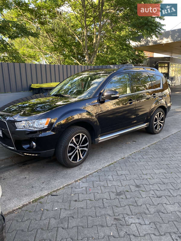 Mitsubishi Outlander 2011