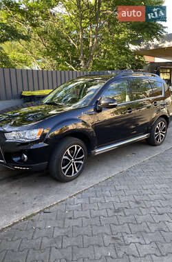 Внедорожник / Кроссовер Mitsubishi Outlander 2011 в 