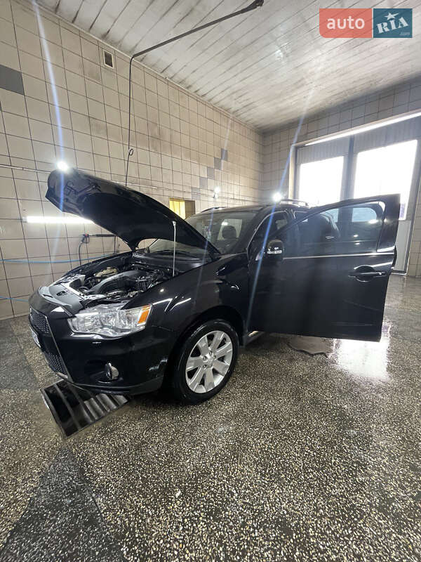 Внедорожник / Кроссовер Mitsubishi Outlander 2011 в Черновцах
