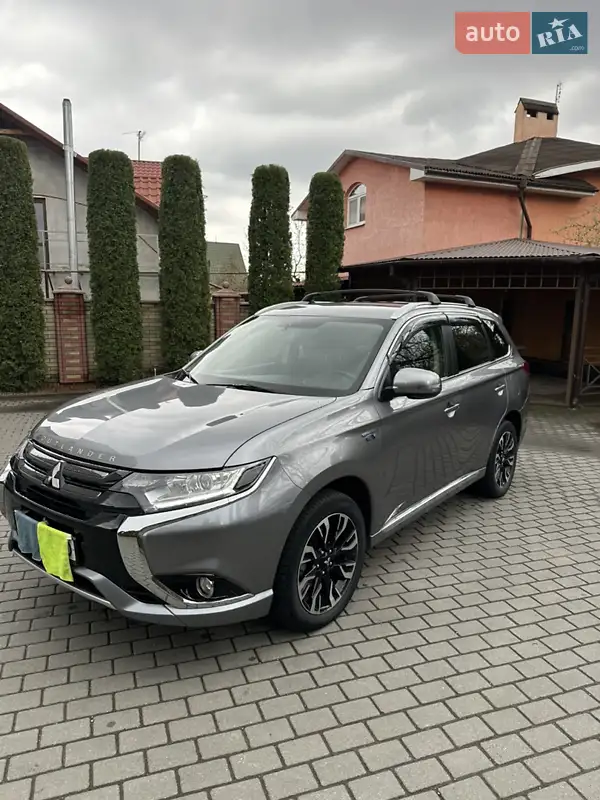 Mitsubishi Outlander 2018 VIN JMBXTGF2WKJ000110 фото оголошення 16 з 48
