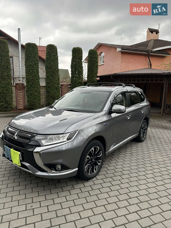 Позашляховик / Кросовер Mitsubishi Outlander 2018 в Чернівцях
