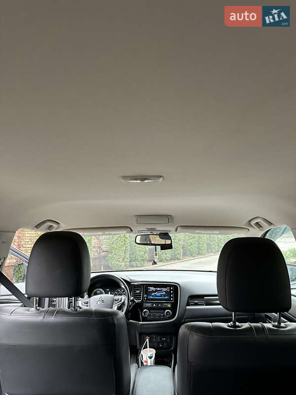 Позашляховик / Кросовер Mitsubishi Outlander 2018 в Чернівцях