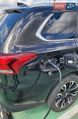 Внедорожник / Кроссовер Mitsubishi Outlander 2018 в 