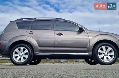 Позашляховик / Кросовер Mitsubishi Outlander 2011 в 