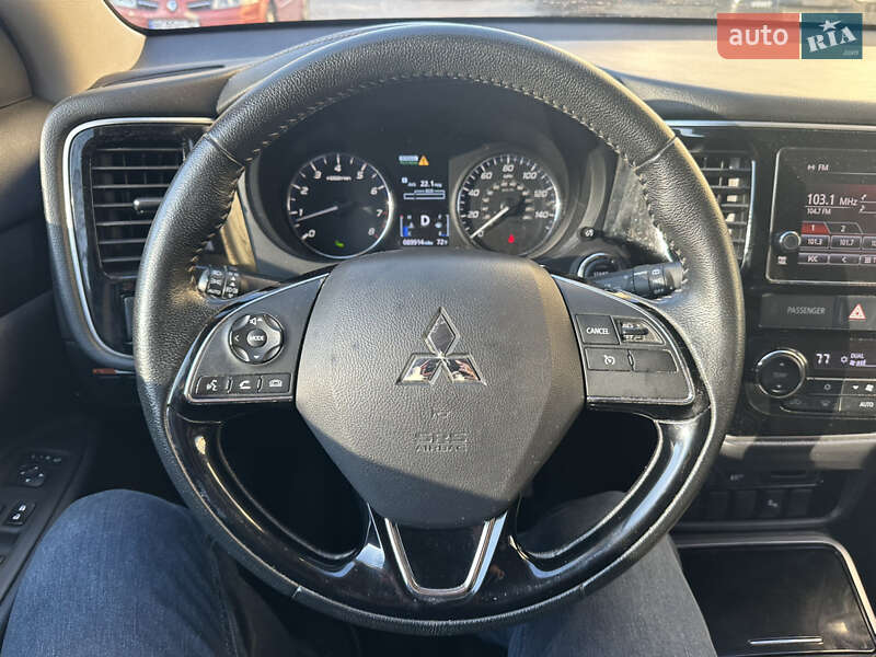 Внедорожник / Кроссовер Mitsubishi Outlander 2018 в Львове