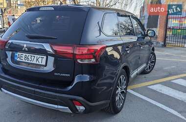 Внедорожник / Кроссовер Mitsubishi Outlander 2016 в 