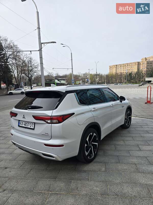 Позашляховик / Кросовер Mitsubishi Outlander 2023 в Харкові