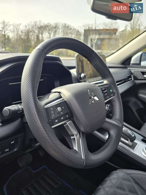 Позашляховик / Кросовер Mitsubishi Outlander 2023 в Харкові