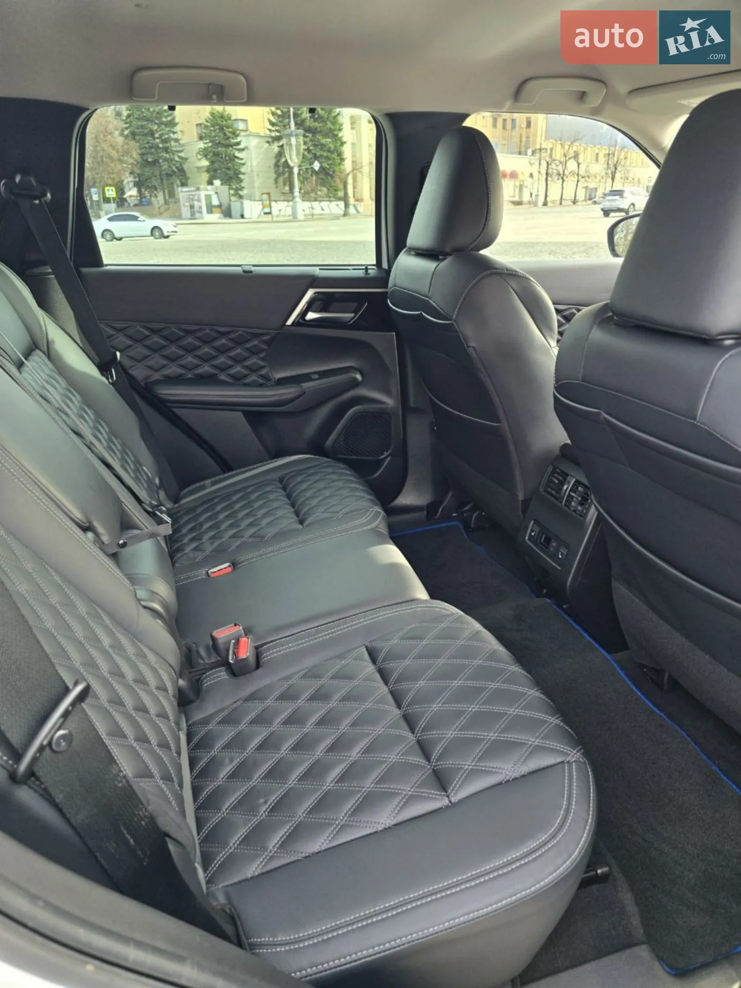 2023 Mitsubishi Outlander - мініатюра 31
