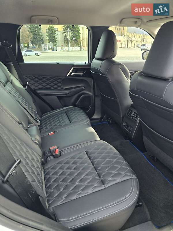 Позашляховик / Кросовер Mitsubishi Outlander 2023 в Харкові