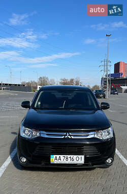 Внедорожник / Кроссовер Mitsubishi Outlander 2014 в 