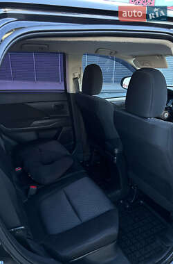 Внедорожник / Кроссовер Mitsubishi Outlander 2014 в 
