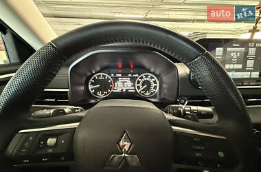 Внедорожник / Кроссовер Mitsubishi Outlander 2023 в 