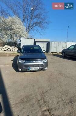 Внедорожник / Кроссовер Mitsubishi Outlander 2012 в 