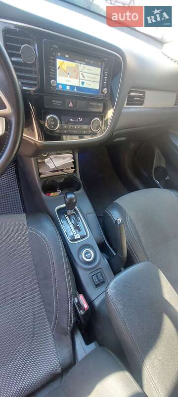 Позашляховик / Кросовер Mitsubishi Outlander 2012 в Полтаві
