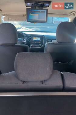 Внедорожник / Кроссовер Mitsubishi Outlander 2012 в 