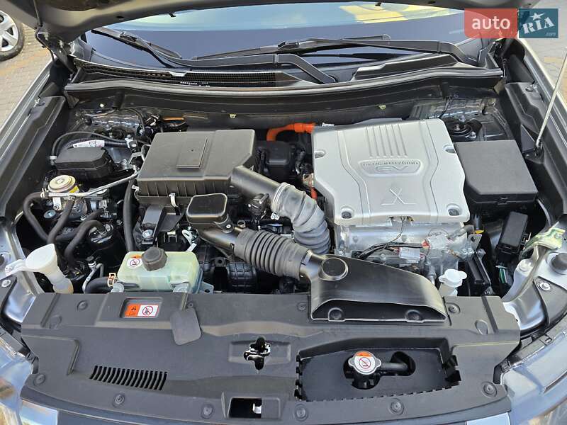 Внедорожник / Кроссовер Mitsubishi Outlander 2021 в Харькове